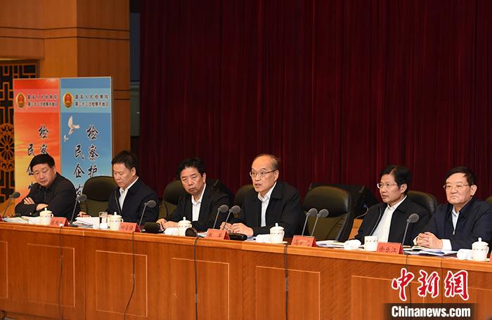圖為最高人民檢察院檢察長張軍(右三)主持座談會。<a target='_blank' href='http://www.chinanews.com/'>中新社記者 侯宇 攝 點擊進入下一頁